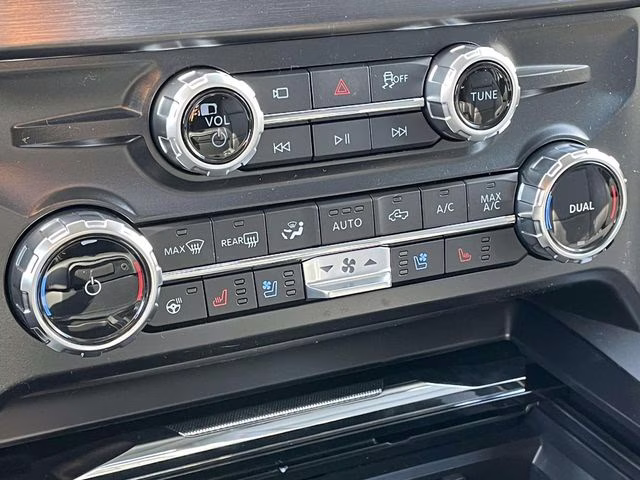 2026 White Metallic Ford Super Duty F-250 SRW Lariat 4X4 Truck