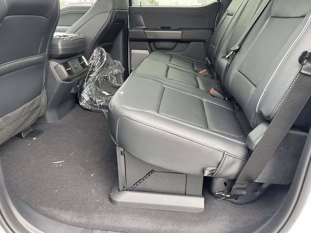 2026 Oxford White Ford F-150 Lariat 4X4 Truck