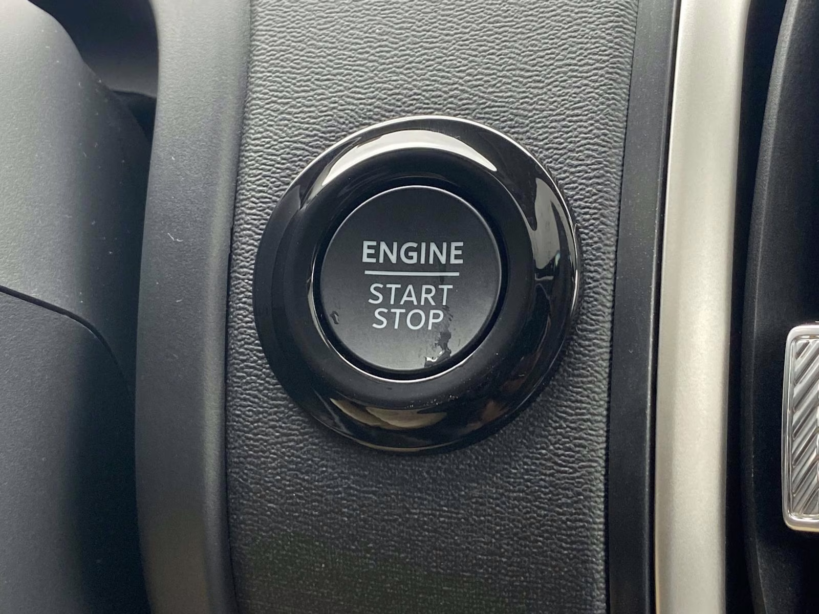 2025 Star White Metallic Tri-Coat Ford Expedition Active 4X4 SUV