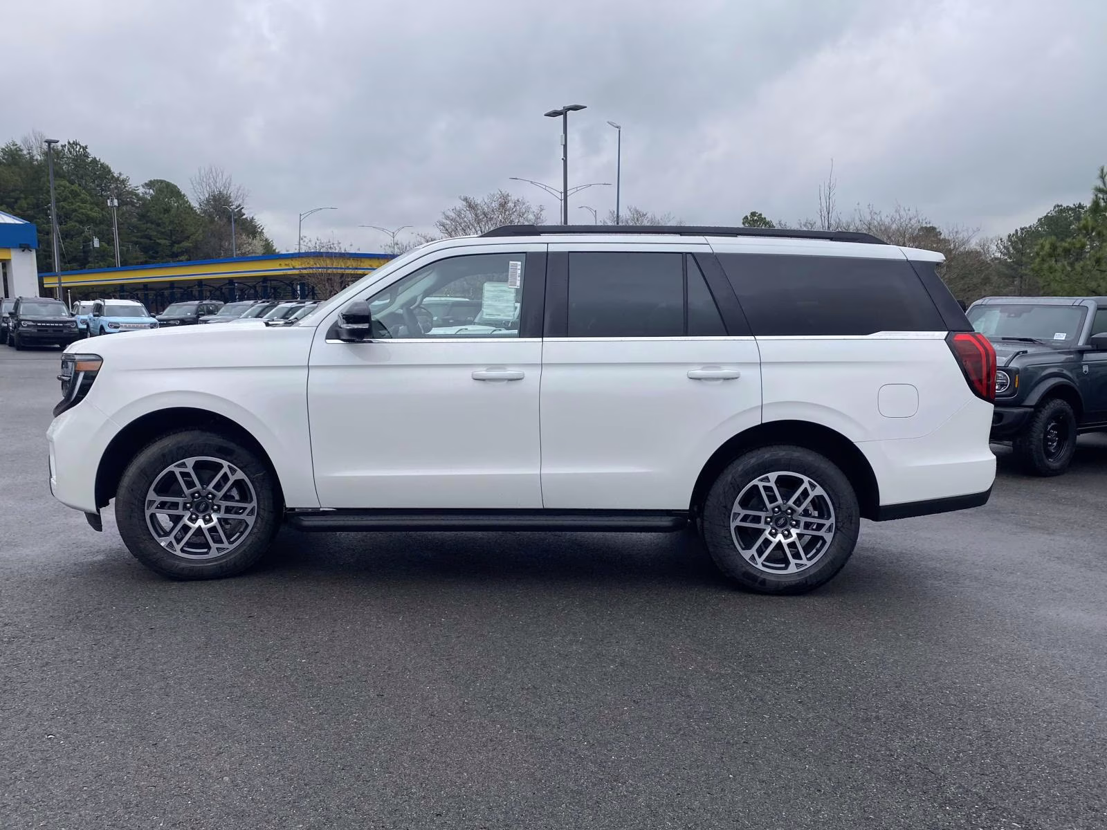 2025 Star White Metallic Tri-Coat Ford Expedition Active 4X4 SUV