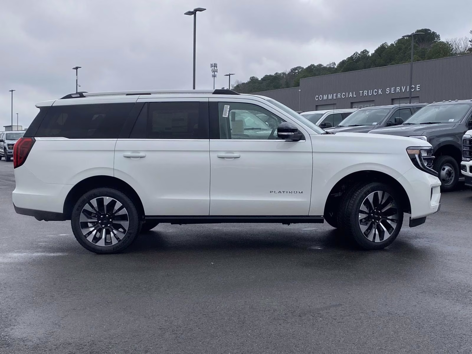 2025 Star White Metallic Tri-Coat Ford Expedition Platinum 4X4 SUV