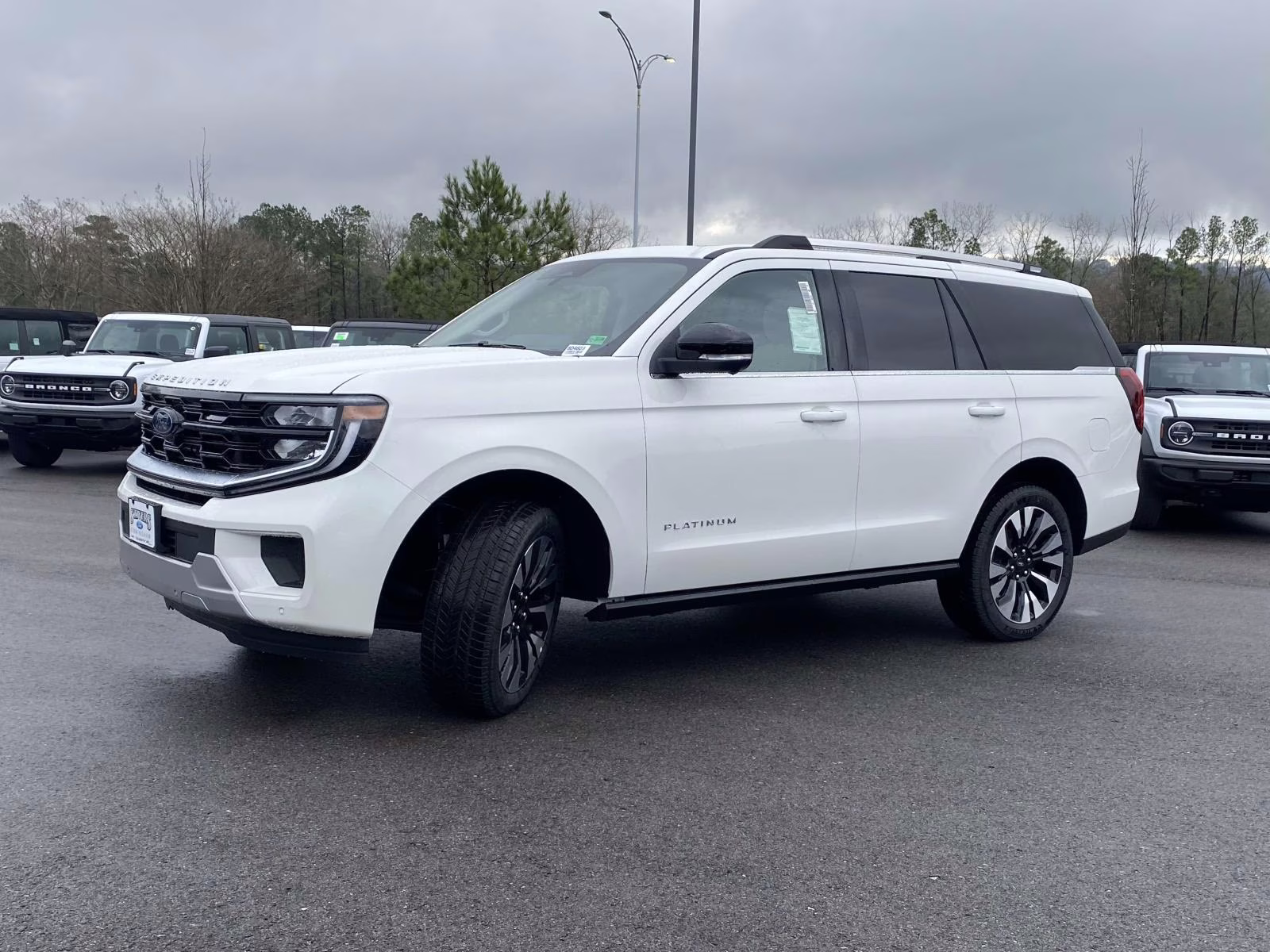 2025 Star White Metallic Tri-Coat Ford Expedition Platinum 4X4 SUV
