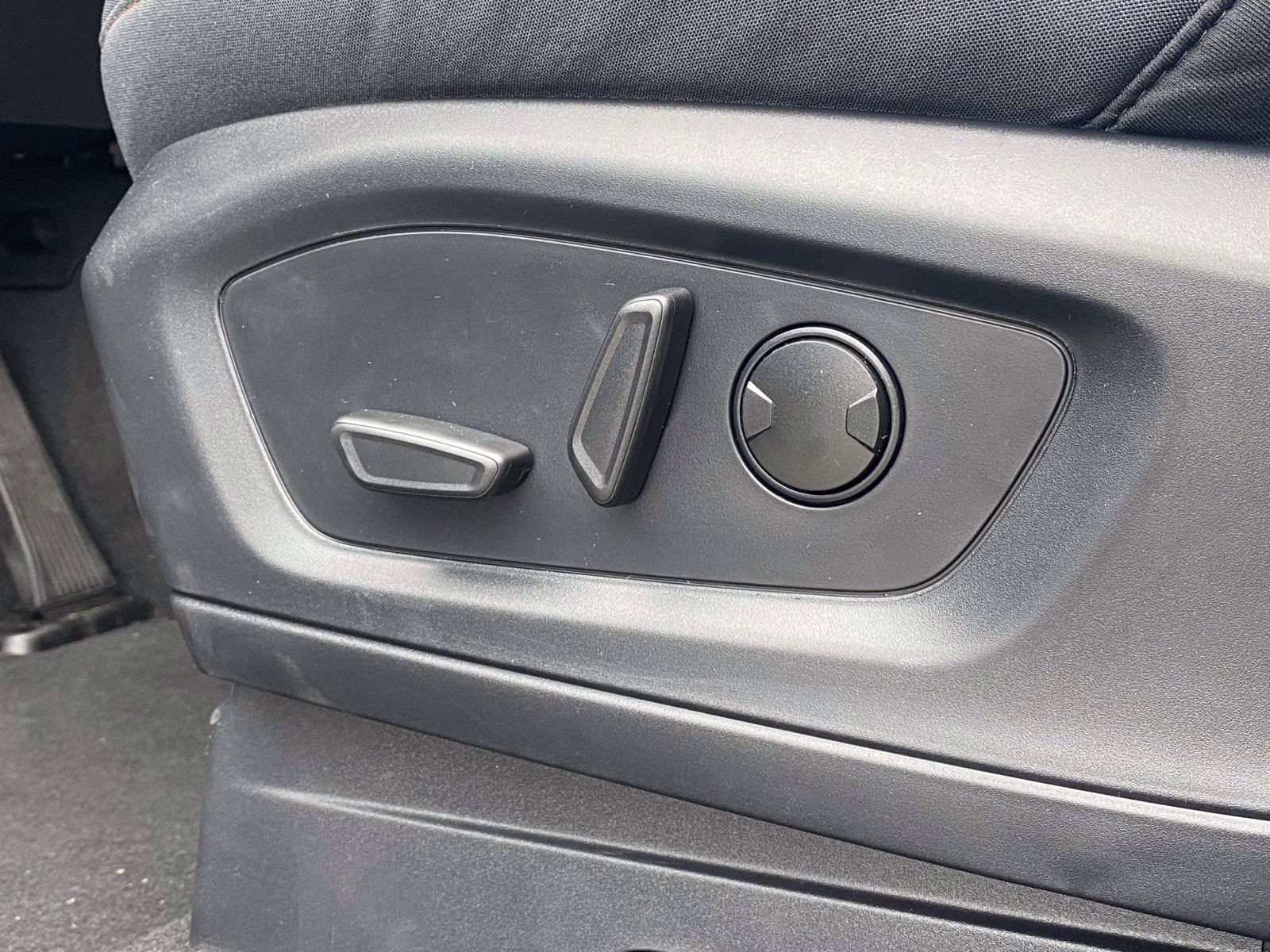 2026 Carbonized Gray Metallic Ford Explorer Active 4X4 SUV