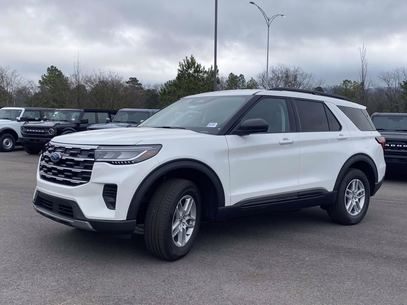 2026 White Metallic Ford Explorer Active 4X4 SUV