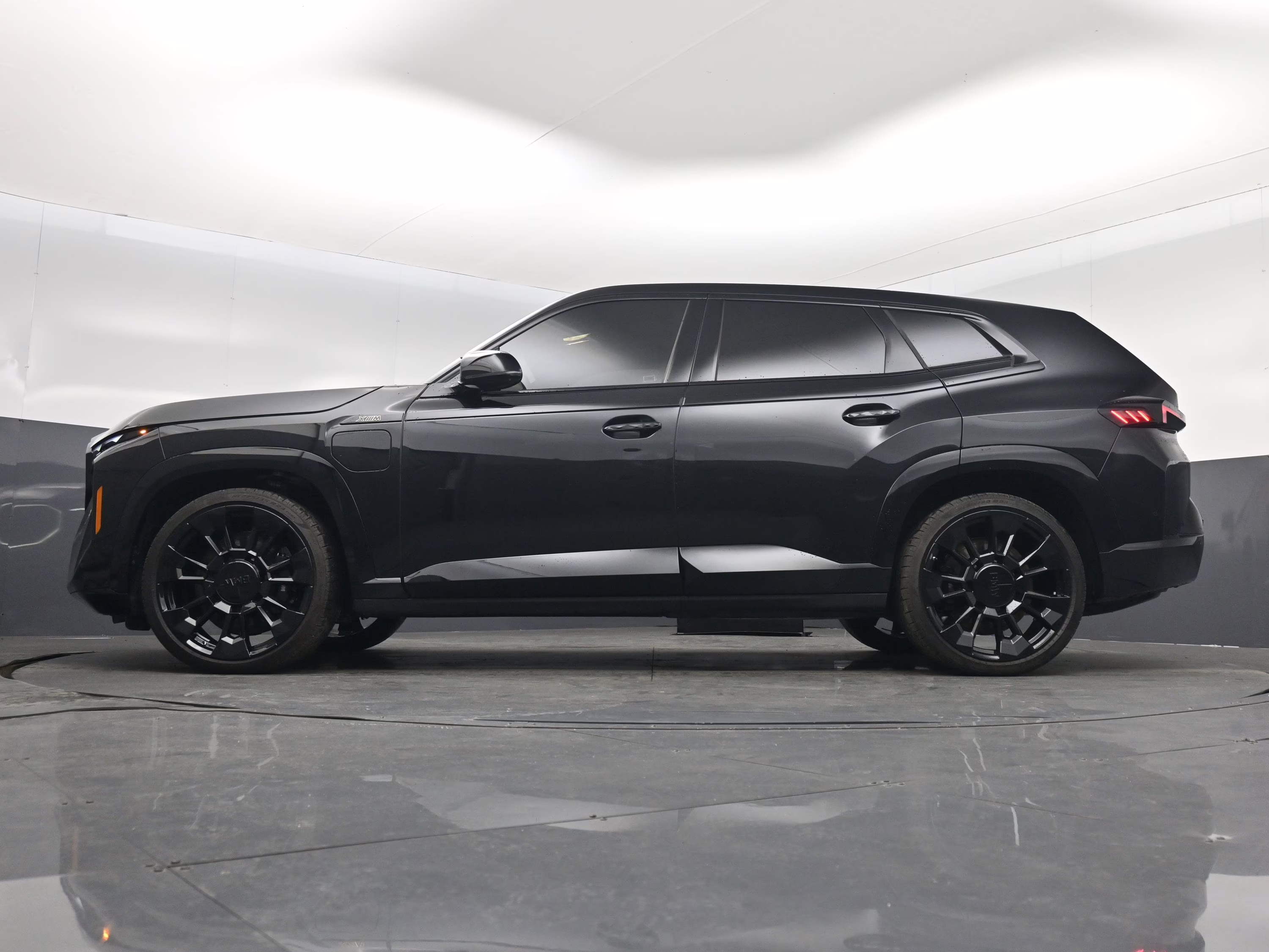 2025 Black Sapphire Metallic BMW XM Base AWD SUV