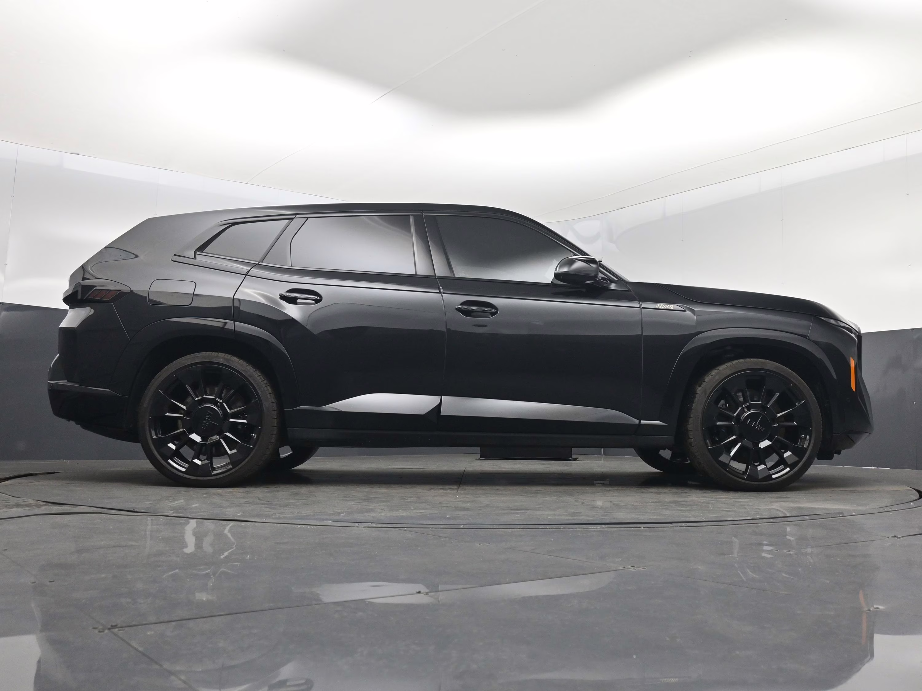 2025 Black Sapphire Metallic BMW XM Base AWD SUV