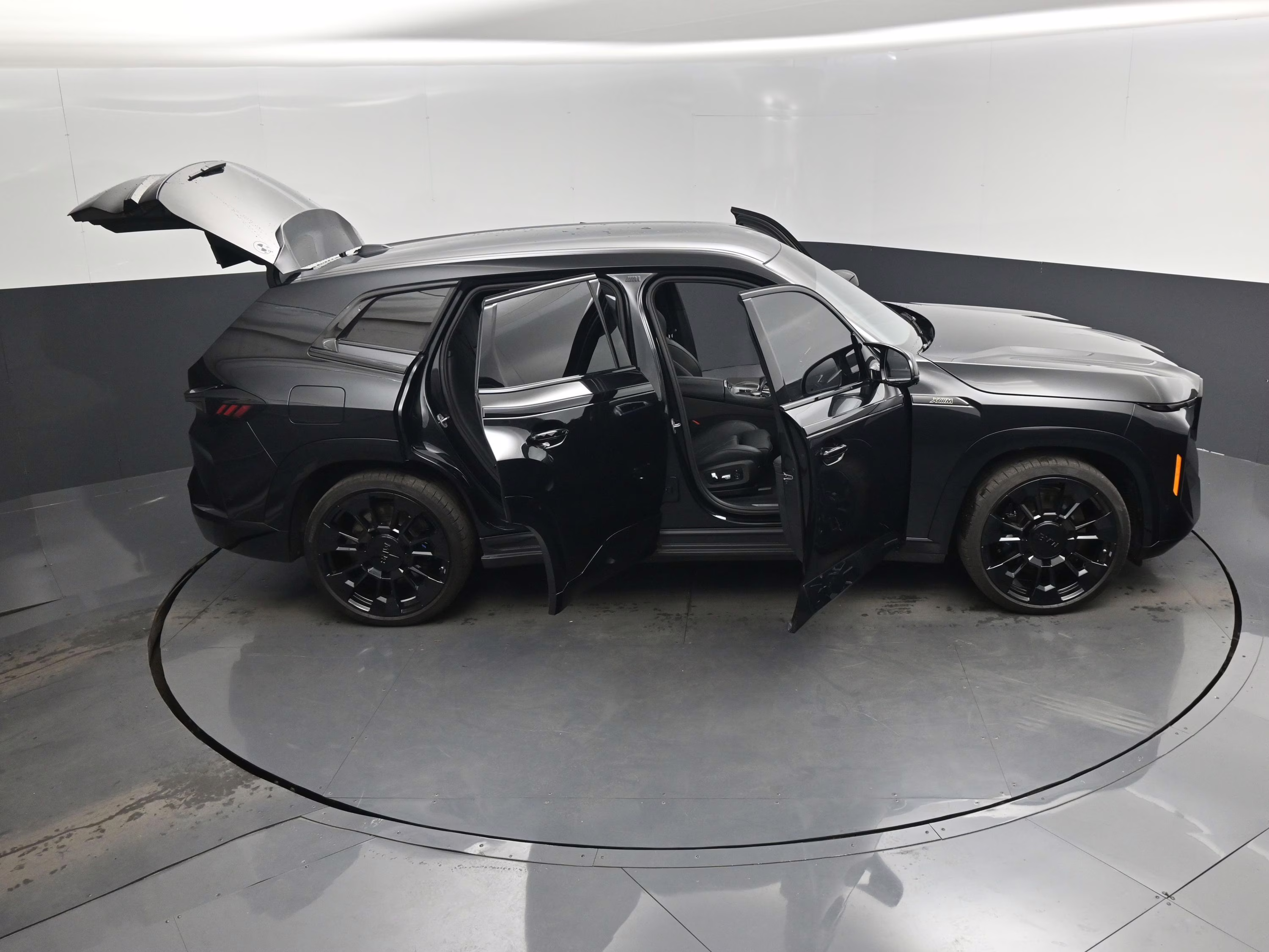 2025 Black Sapphire Metallic BMW XM Base AWD SUV