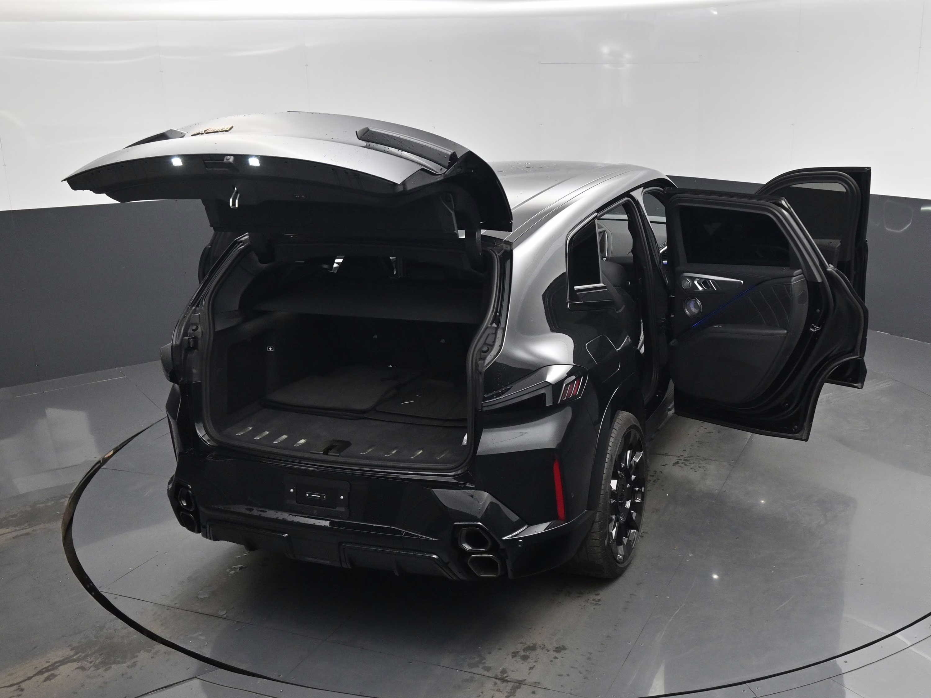 2025 Black Sapphire Metallic BMW XM Base AWD SUV