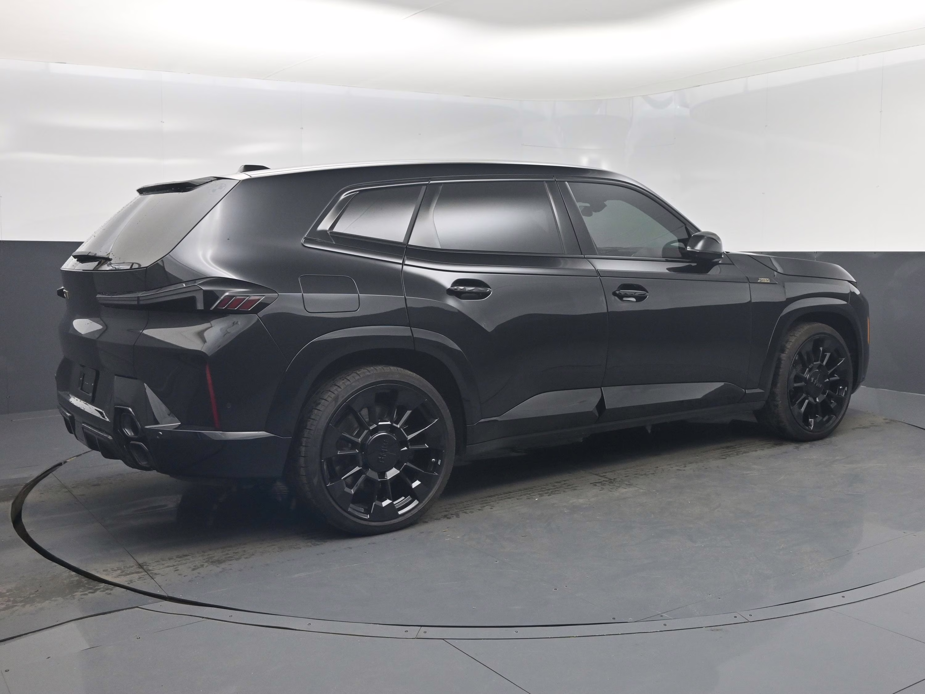 2025 Black Sapphire Metallic BMW XM Base AWD SUV