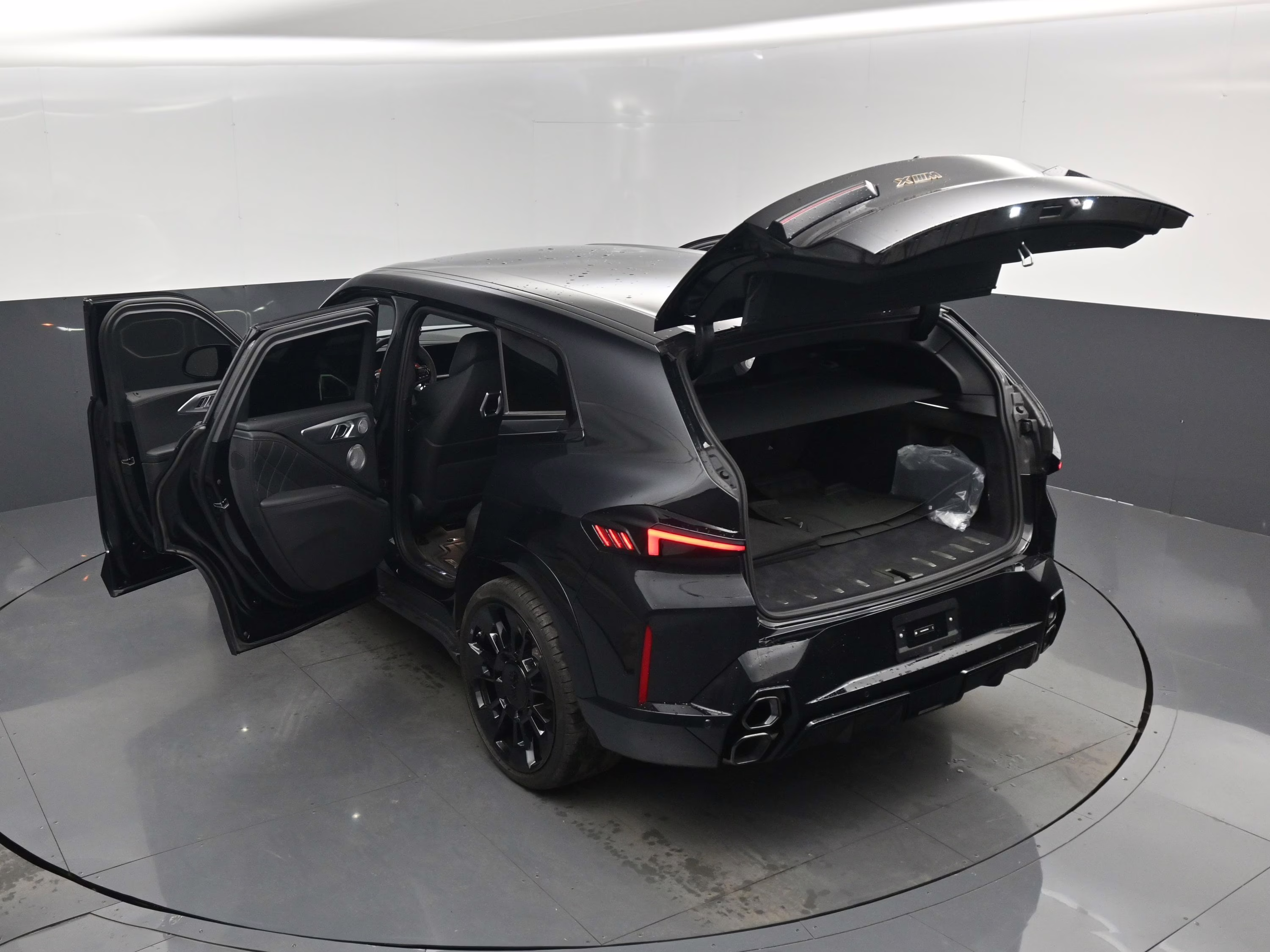 2025 Black Sapphire Metallic BMW XM Base AWD SUV