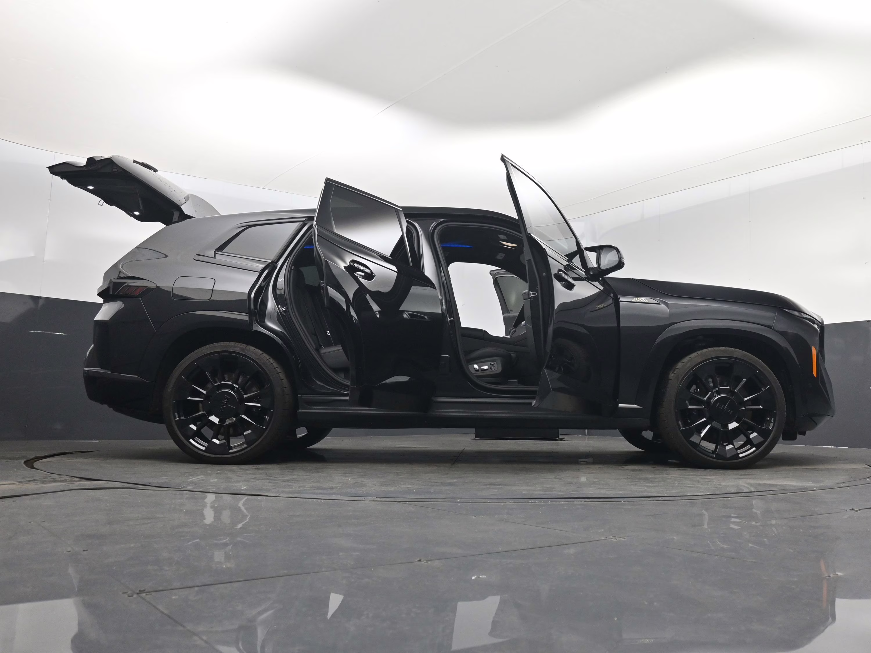 2025 Black Sapphire Metallic BMW XM Base AWD SUV