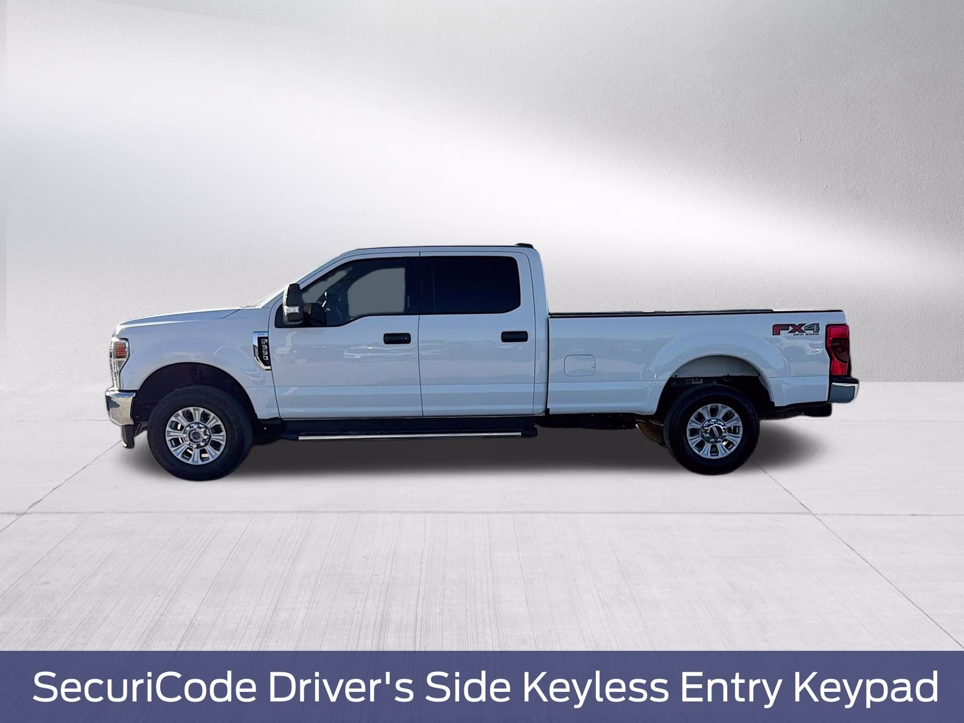 2022 Oxford White Ford Super Duty F-350 SRW XLT 4X4 Truck