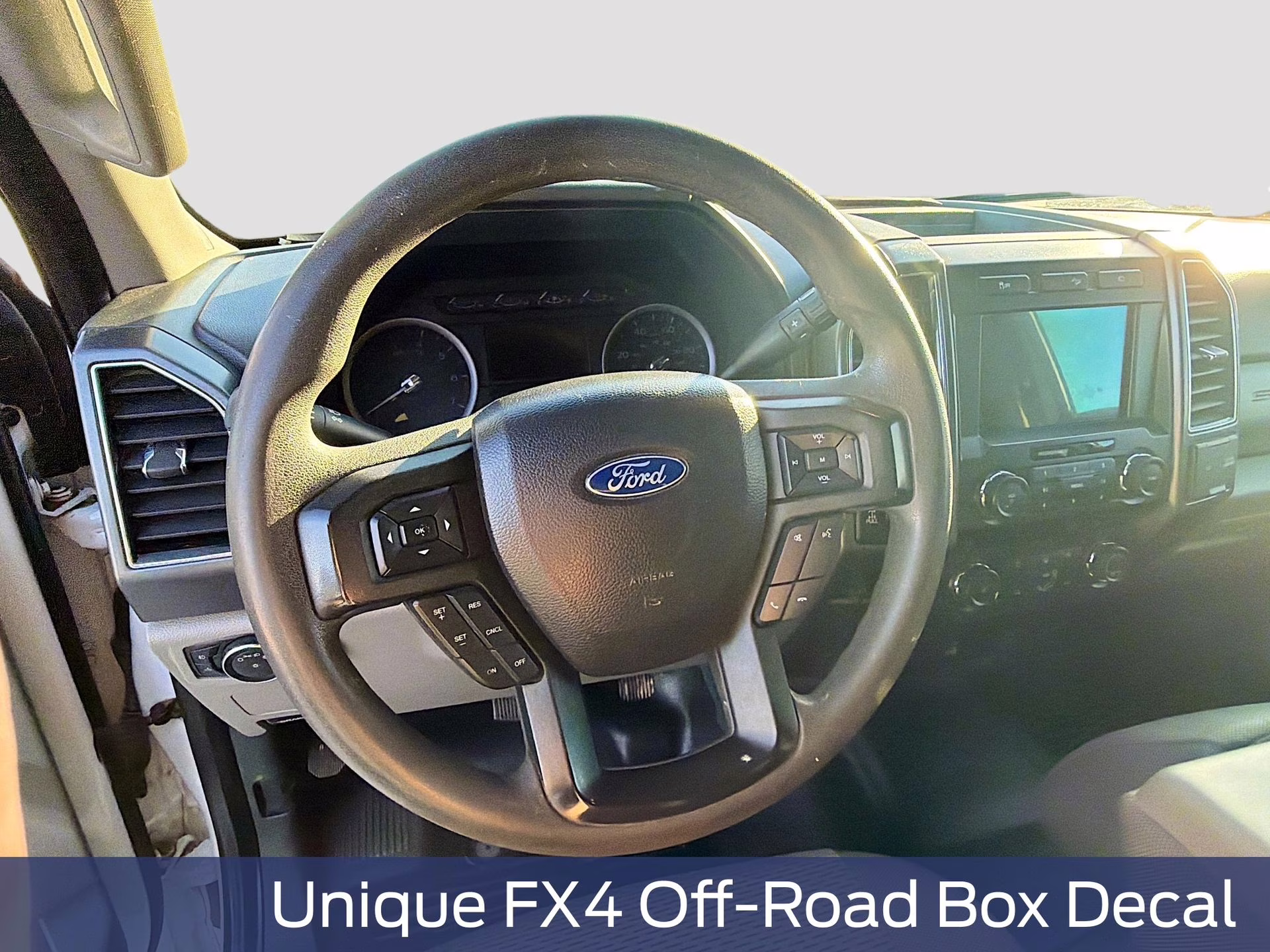 2022 Oxford White Ford Super Duty F-350 SRW XLT 4X4 Truck