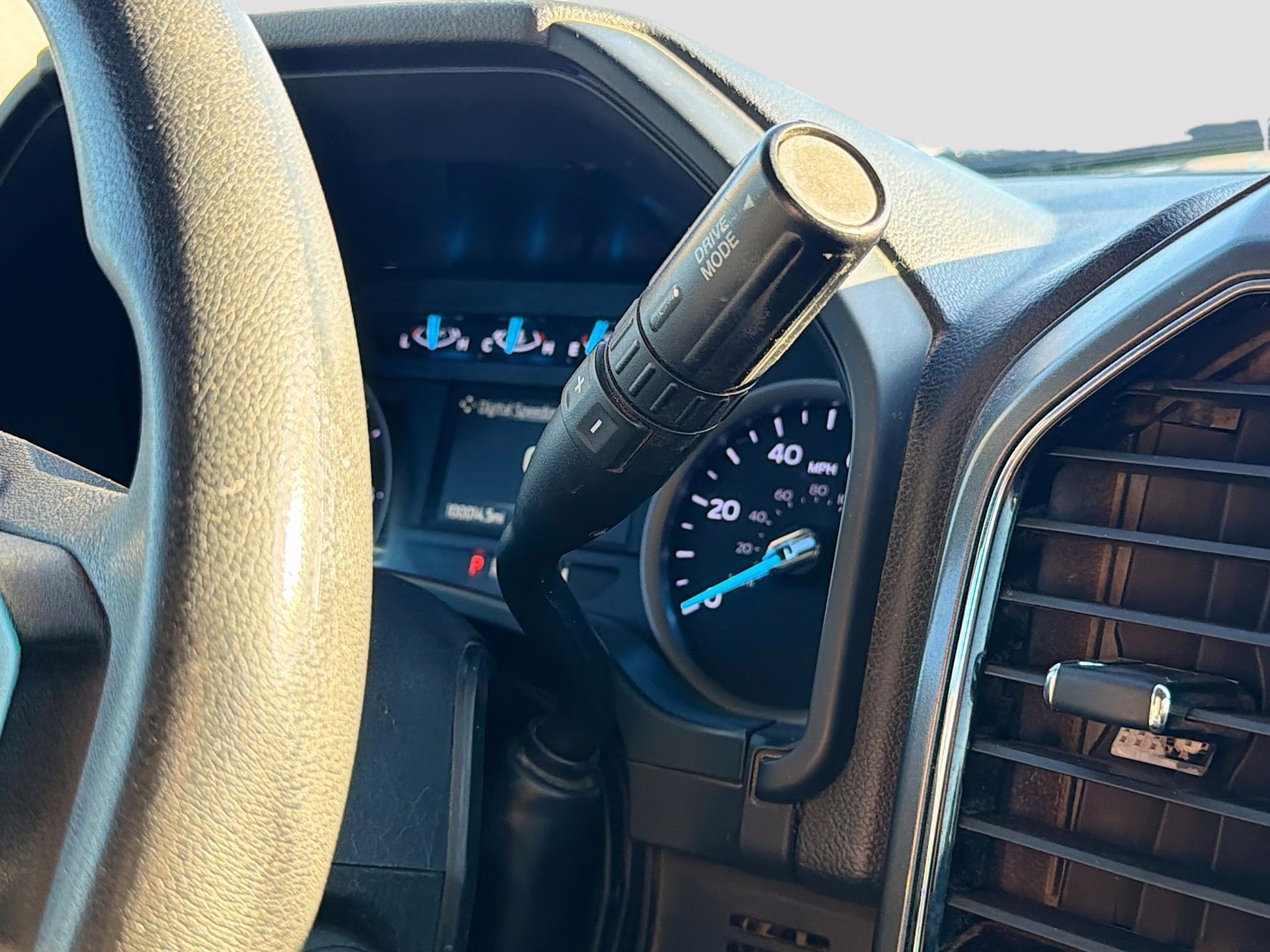 2022 Oxford White Ford Super Duty F-350 SRW XLT 4X4 Truck