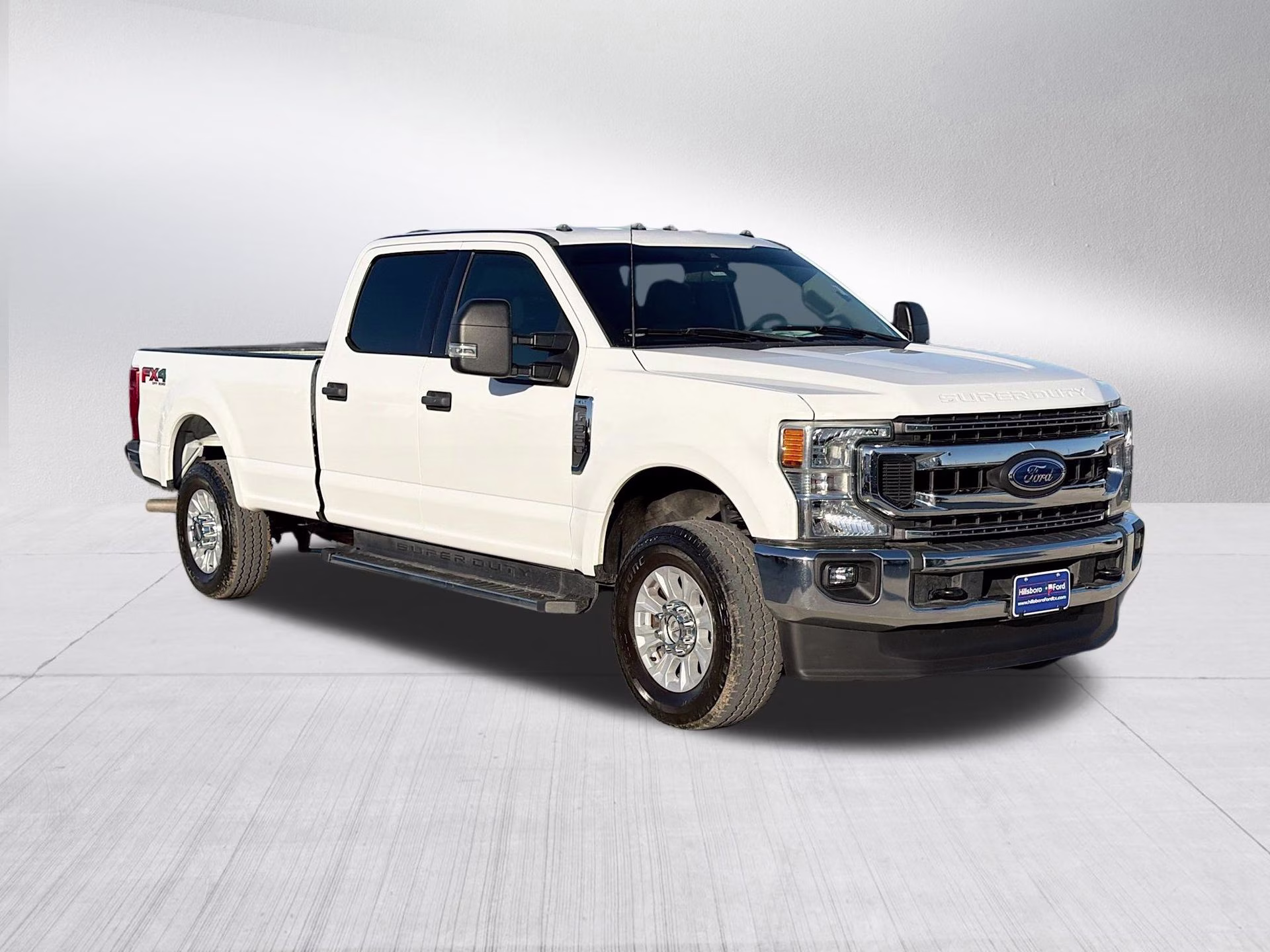 2022 Oxford White Ford Super Duty F-350 SRW XLT 4X4 Truck