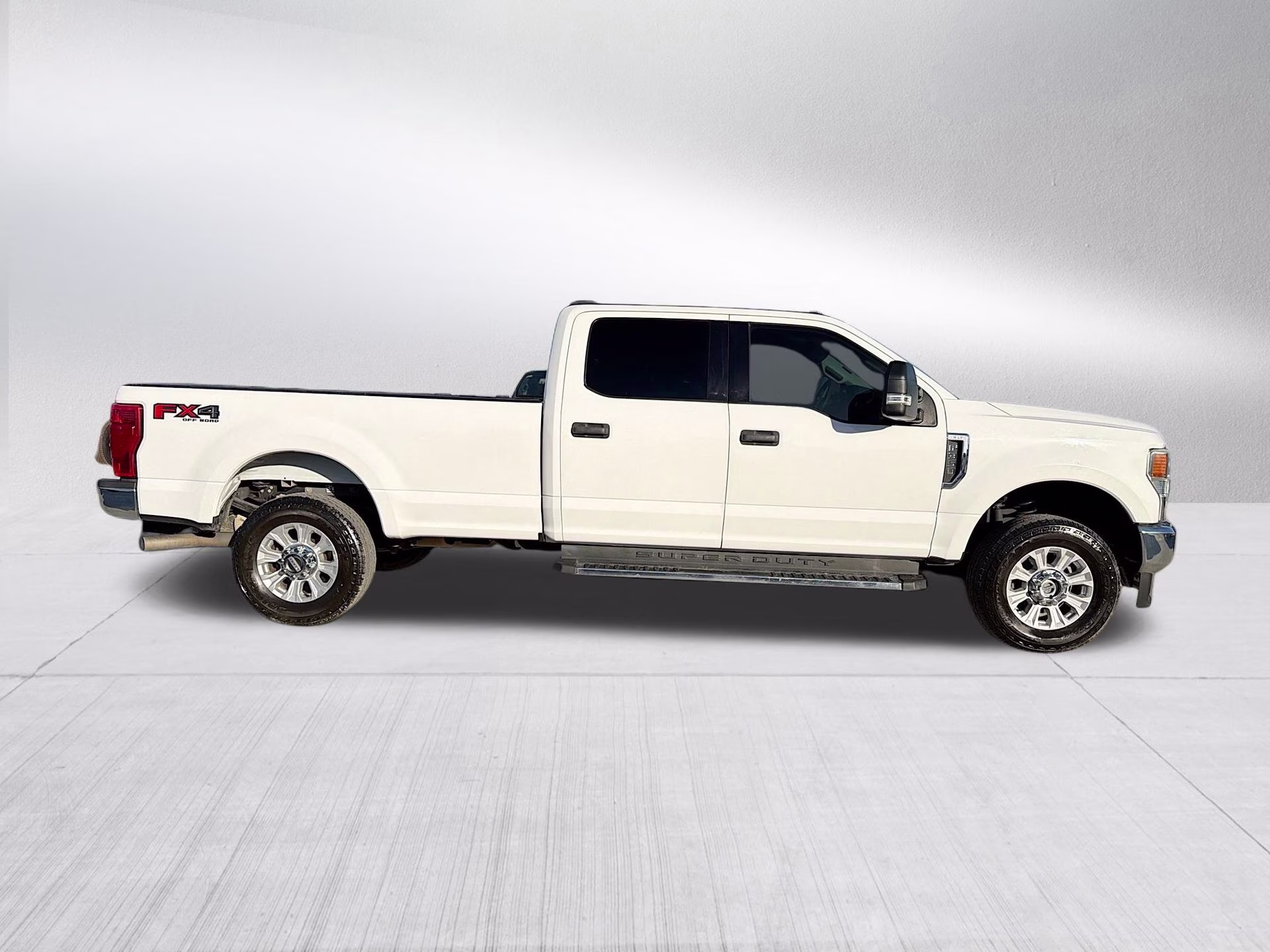 2022 Oxford White Ford Super Duty F-350 SRW XLT 4X4 Truck