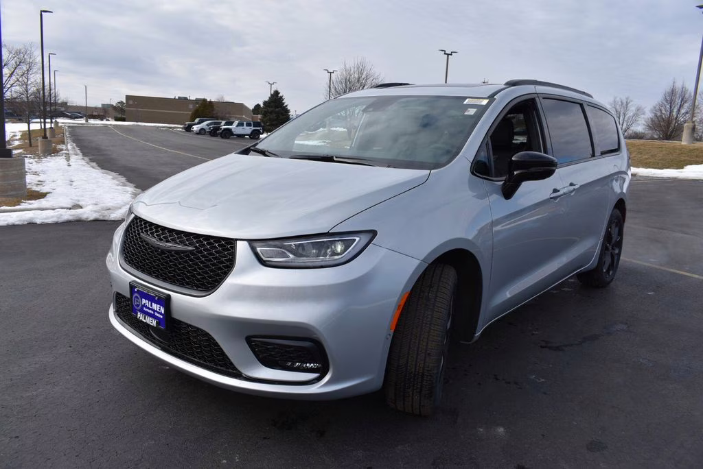 2026 Silver Mist Clearcoat Chrysler Pacifica Limited AWD Van