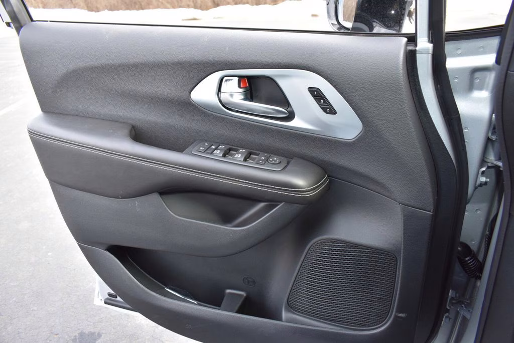 2026 Silver Mist Clearcoat Chrysler Pacifica Limited AWD Van