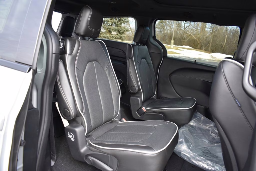 2026 Silver Mist Clearcoat Chrysler Pacifica Limited AWD Van