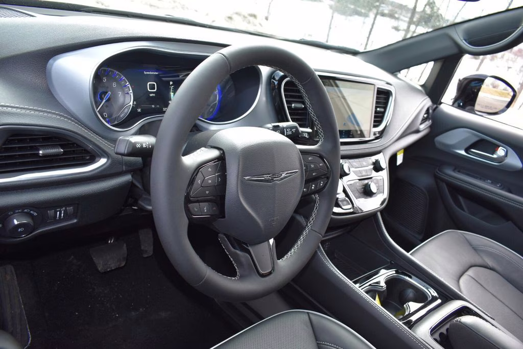 2026 Silver Mist Clearcoat Chrysler Pacifica Limited AWD Van