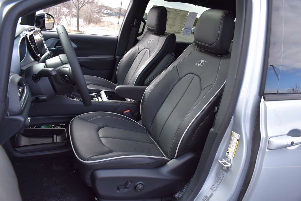 2026 Silver Mist Clearcoat Chrysler Pacifica Limited AWD Van