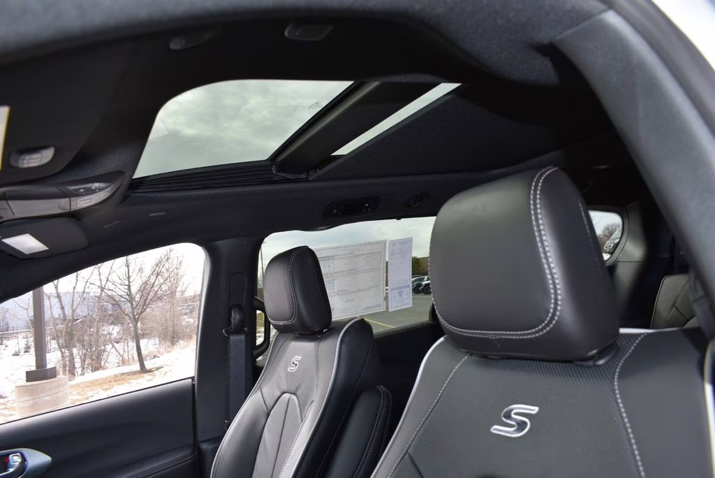 2026 Silver Mist Clearcoat Chrysler Pacifica Limited AWD Van