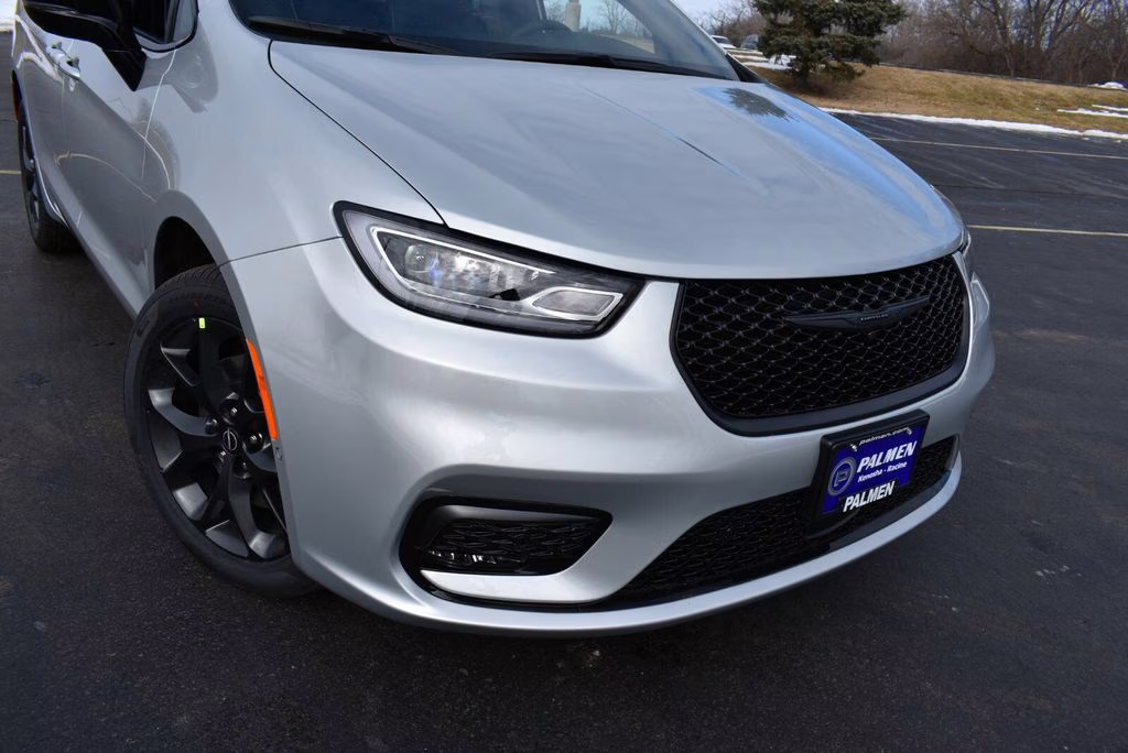 2026 Silver Mist Clearcoat Chrysler Pacifica Limited AWD Van