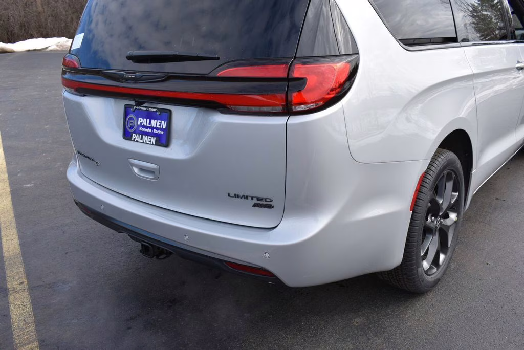 2026 Silver Mist Clearcoat Chrysler Pacifica Limited AWD Van