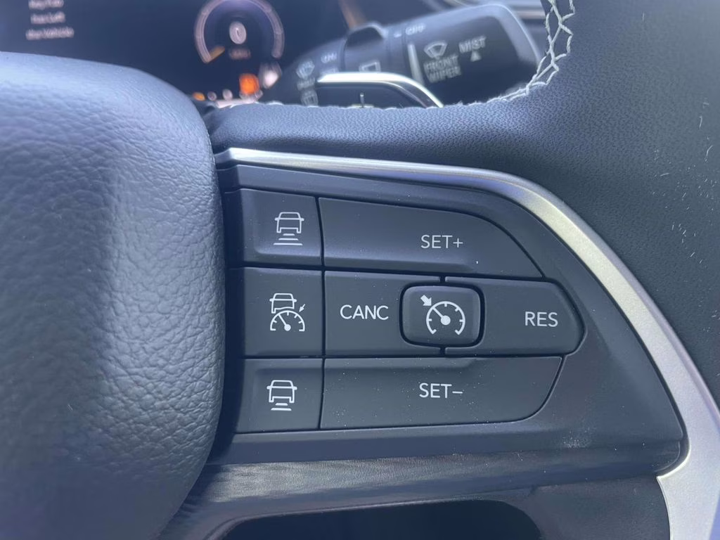 2025 Silver Zynith Jeep Grand Cherokee Altitude X 4X4 SUV