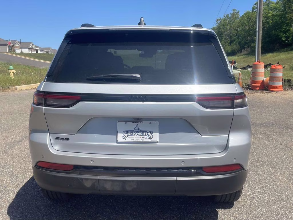 2025 Silver Zynith Jeep Grand Cherokee Altitude X 4X4 SUV