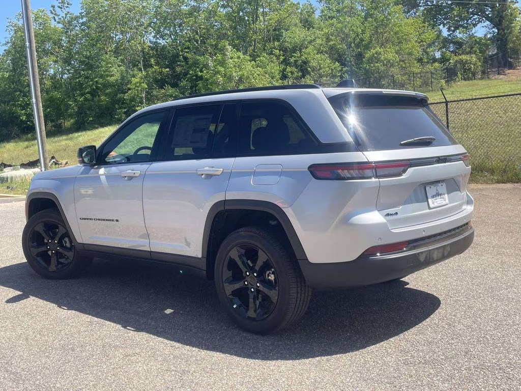 2025 Silver Zynith Jeep Grand Cherokee Altitude X 4X4 SUV