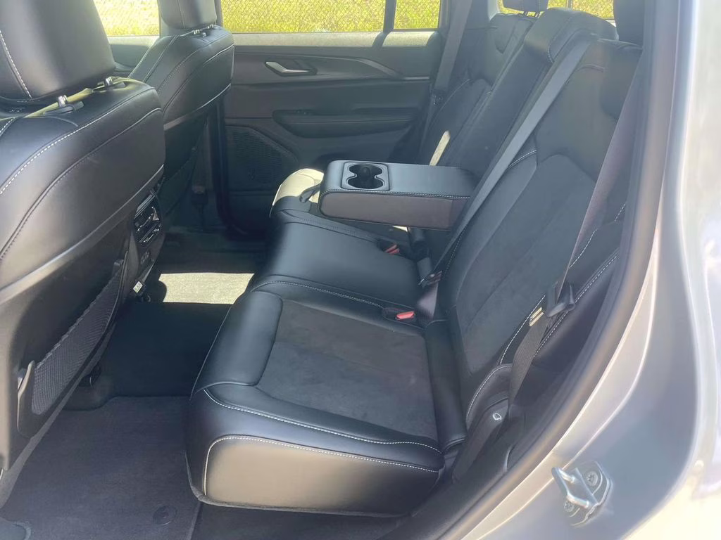 2025 Silver Zynith Jeep Grand Cherokee Altitude X 4X4 SUV