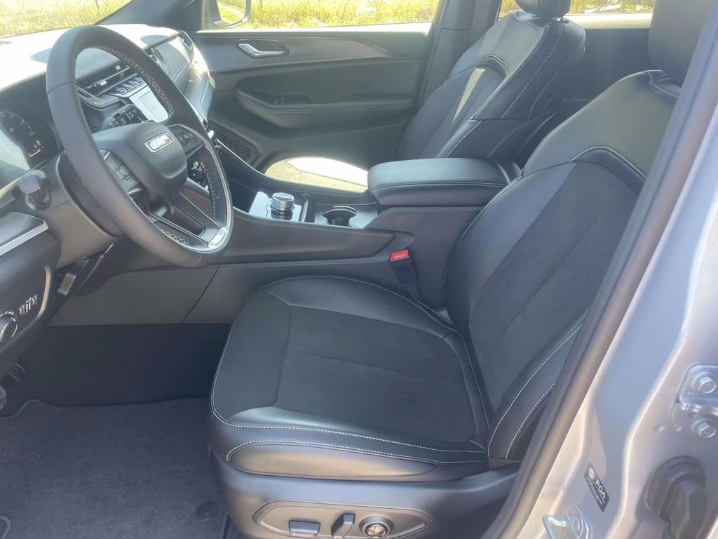 2025 Silver Zynith Jeep Grand Cherokee Altitude X 4X4 SUV