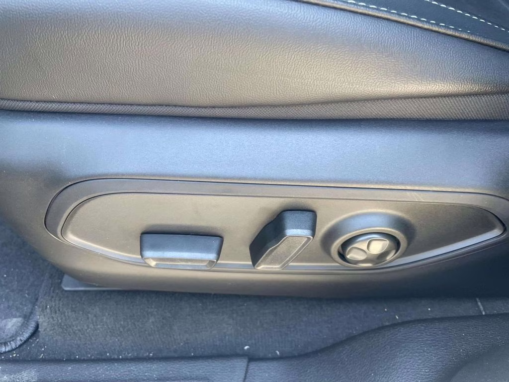 2025 Silver Zynith Jeep Grand Cherokee Altitude X 4X4 SUV