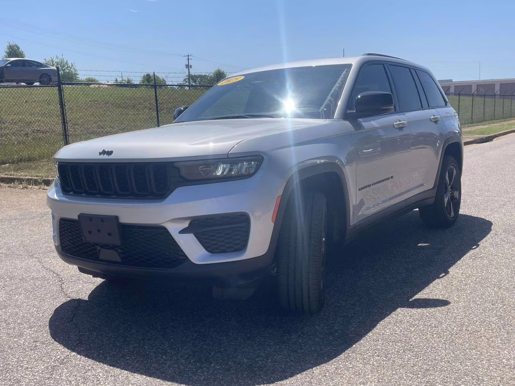 2025 Silver Zynith Jeep Grand Cherokee Altitude X 4X4 SUV