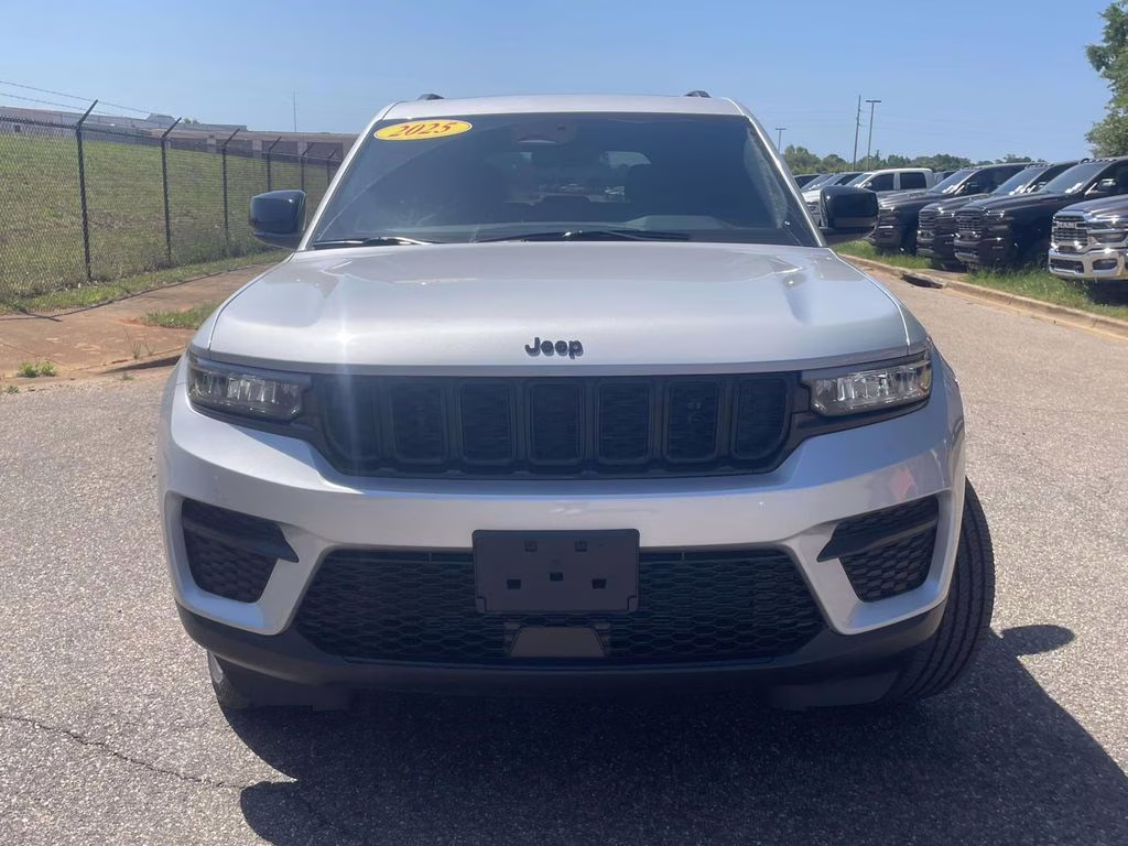 2025 Silver Zynith Jeep Grand Cherokee Altitude X 4X4 SUV