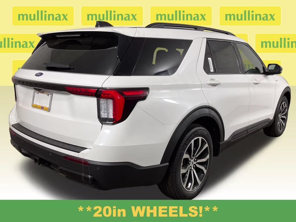 2026 Star White Metallic Tri-Coat Ford Explorer ST-Line RWD SUV