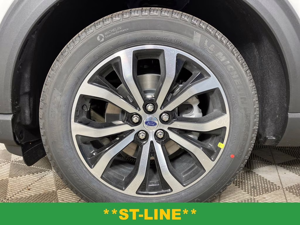 2026 Star White Metallic Tri-Coat Ford Explorer ST-Line RWD SUV