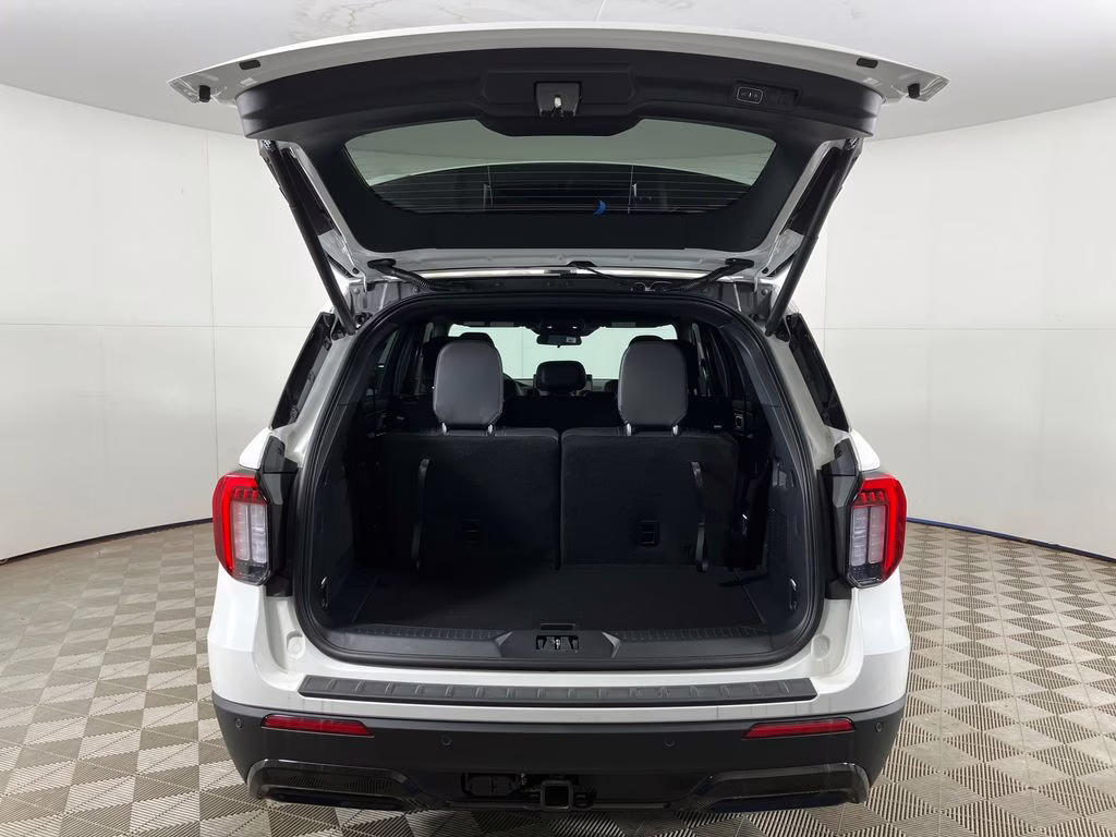 2026 Star White Metallic Tri-Coat Ford Explorer ST-Line RWD SUV