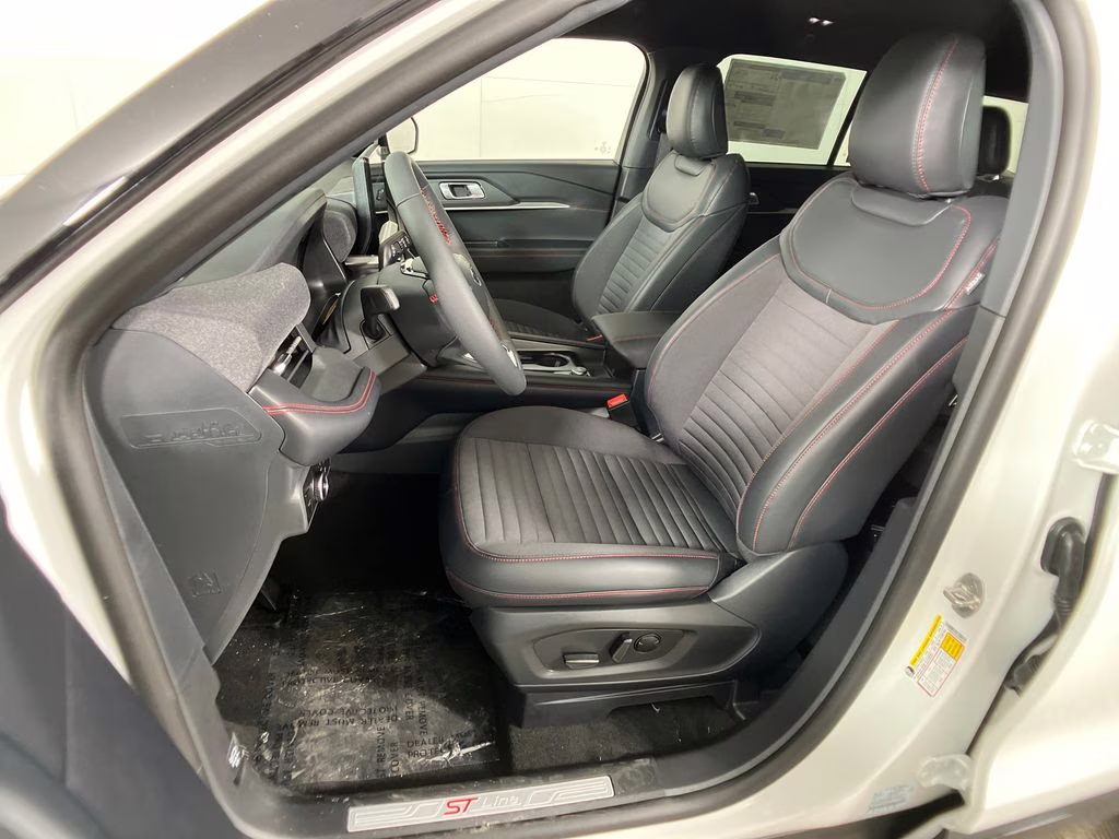 2026 Star White Metallic Tri-Coat Ford Explorer ST-Line RWD SUV