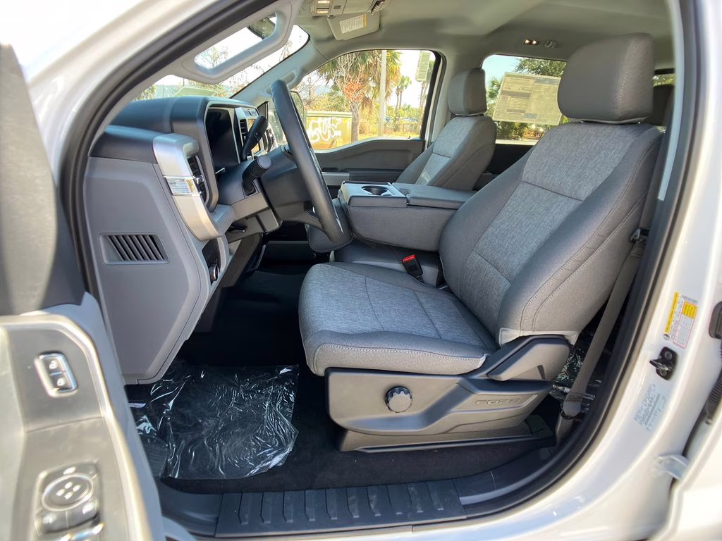 2026 Oxford White Ford Super Duty F-250 SRW XL 4X4 Truck