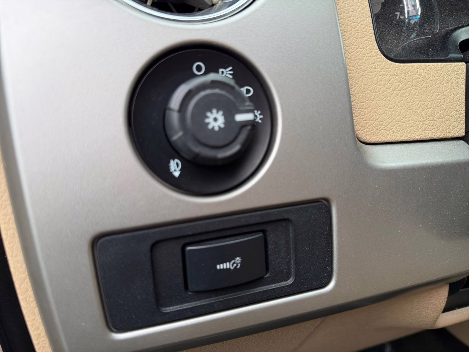 2013 Pale Adobe Metallic Ford F-150 Lariat 4X4 Truck