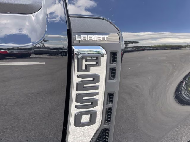 2026 Agate Black Metallic Ford Super Duty F-250 SRW LARIAT RWD Truck