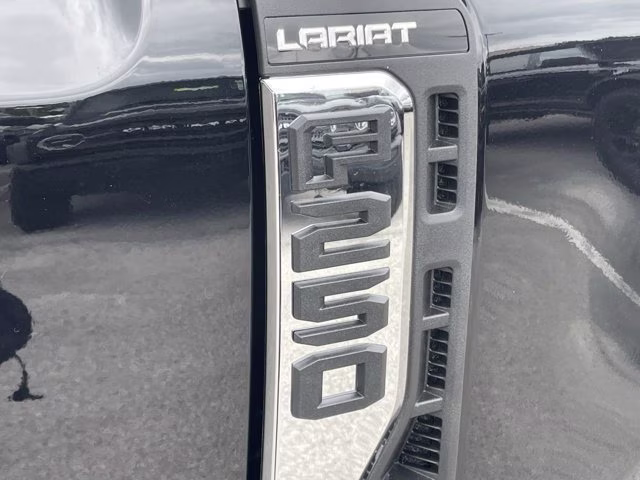 2026 Agate Black Metallic Ford Super Duty F-250 SRW LARIAT 4X4 Truck