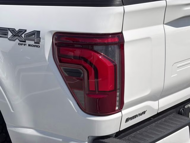 2026 Star White Metallic Tri-Coat Ford F-150 LARIAT 4X4 Truck