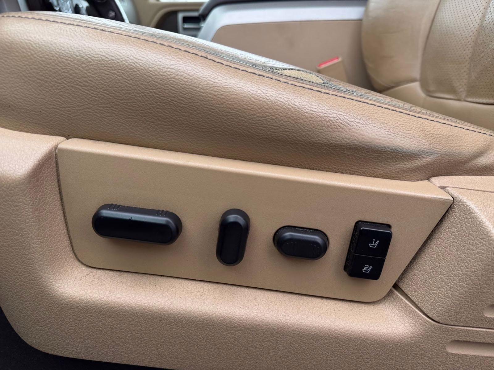 2013 Pale Adobe Metallic Ford F-150 Lariat 4X4 Truck