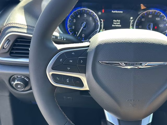 2026 Diamond Black Crystal Pearlcoat Chrysler Pacifica Pinnacle FWD Van