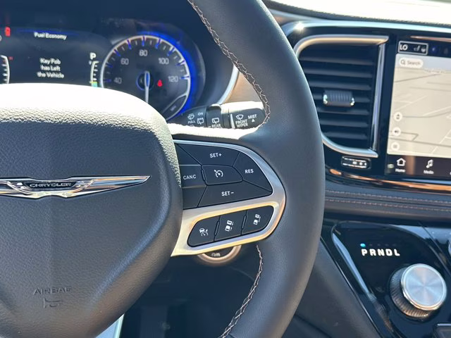 2026 Diamond Black Crystal Pearlcoat Chrysler Pacifica Pinnacle FWD Van