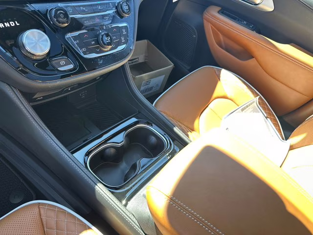 2026 Diamond Black Crystal Pearlcoat Chrysler Pacifica Pinnacle FWD Van