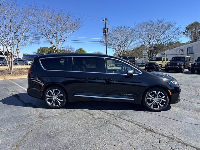 2026 Diamond Black Crystal Pearlcoat Chrysler Pacifica Pinnacle FWD Van